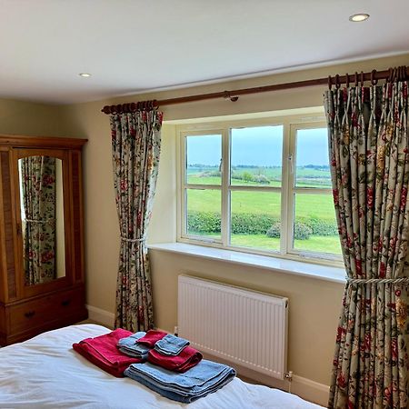 Cockley Hill Farm Bed & Breakfast Брэклей Экстерьер фото