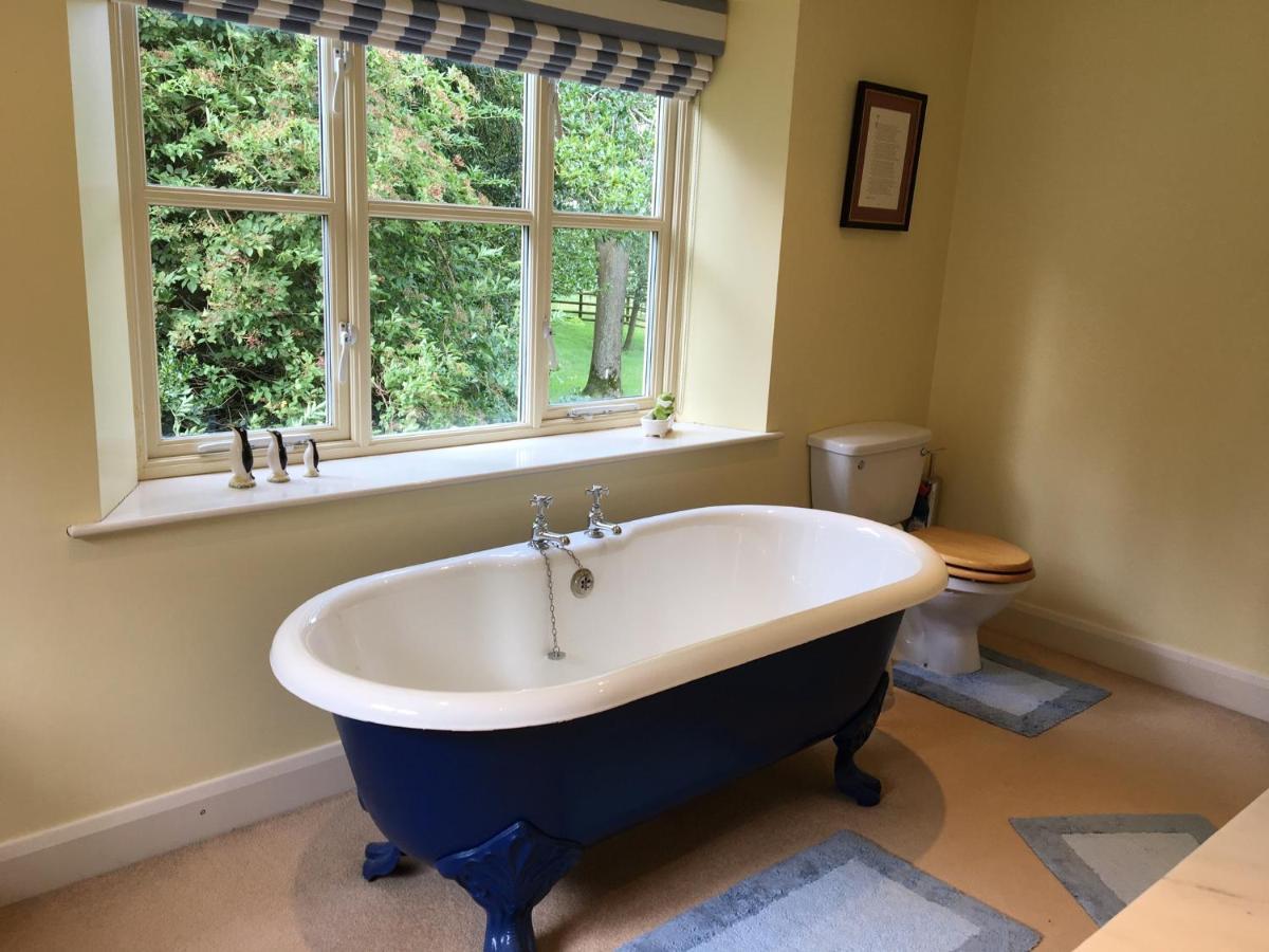 Cockley Hill Farm Bed & Breakfast Брэклей Экстерьер фото