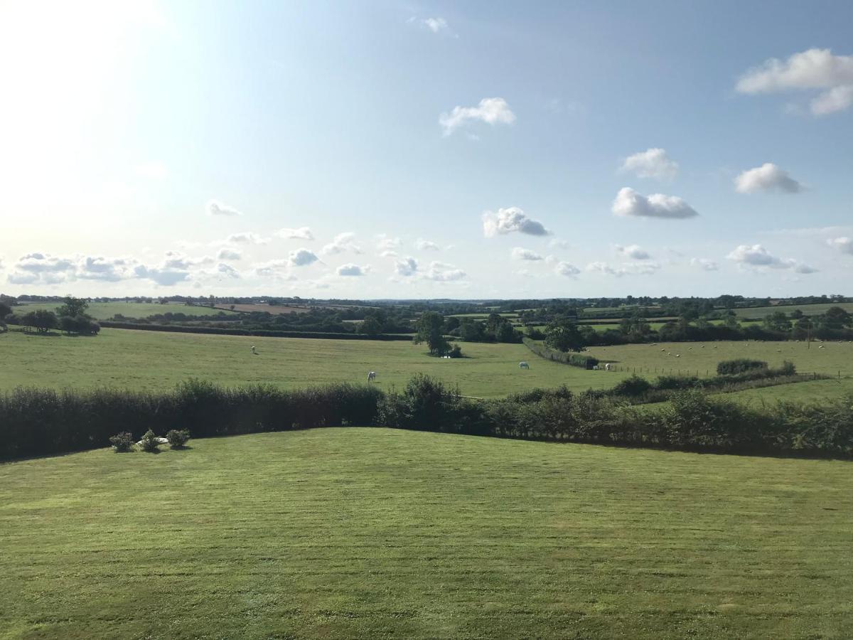 Cockley Hill Farm Bed & Breakfast Брэклей Экстерьер фото