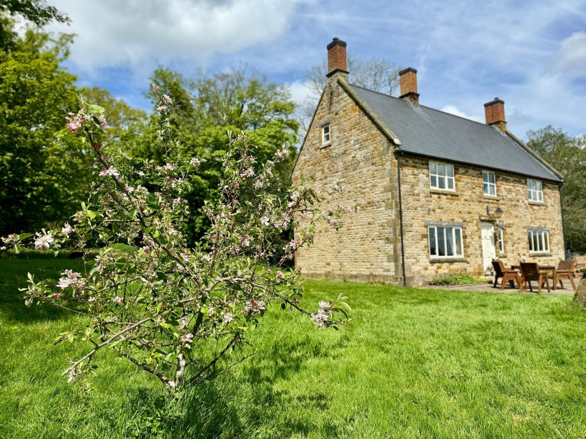 Cockley Hill Farm Bed & Breakfast Брэклей Экстерьер фото
